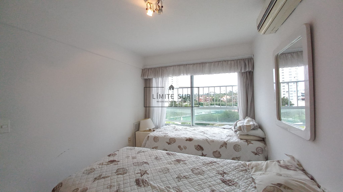 Apartamento ID.213 - Departamento de 3 dormitorios + dependencia en venta, Playa Mansa. Torre Jefferson,.