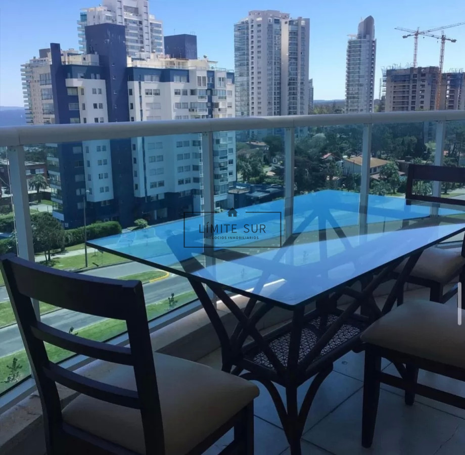 Apartamento ID.186 - Departamento de 2 dormitorios con parrillero en venta en Casino Tower