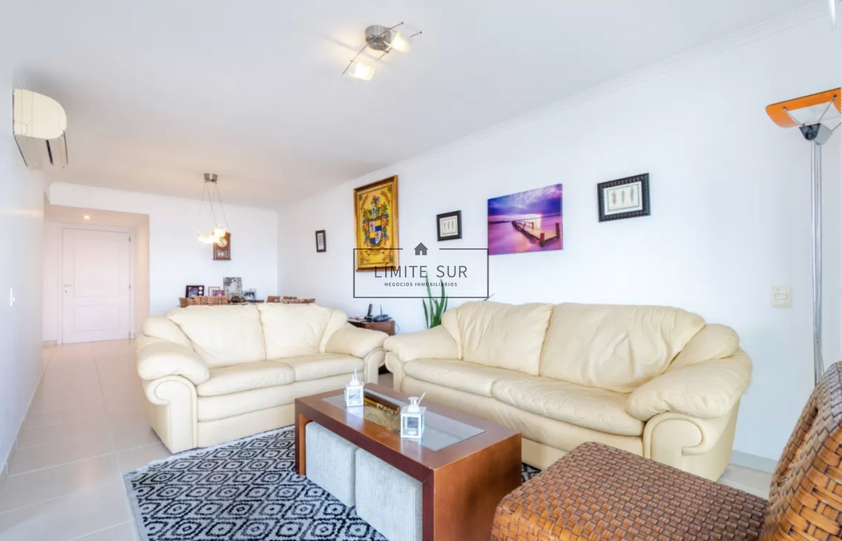 Apartamento ID.205 - ART BOULEVARD , PUNTA DEL ESTE, 2 DORMITORIOS PLAYA MANSA, VISTA AL MAR