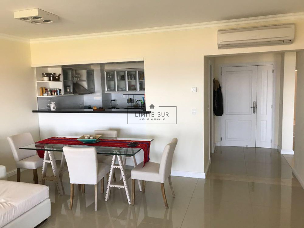 Apartamento ID.206 - Comodo e iluminado departamento en venta de 3 dormitorios con preciosa vista al mar. Veramansa