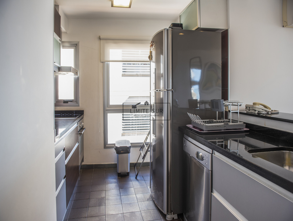 Apartamento ID.211 - Vende hermoso Penthouse en Playa Mansa con azotea propia en Punta del Este