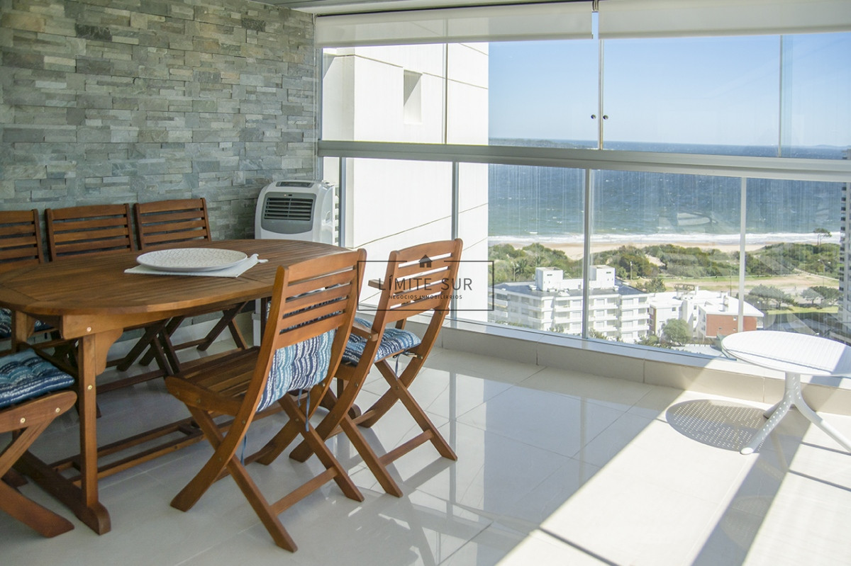 Apartamento ID.209 - MIAMI BOULEVARD, PUNTA DEL ESTE, PLAYA MANSA, DOS DORMITORIOS , PRIMERAS PARADAS 