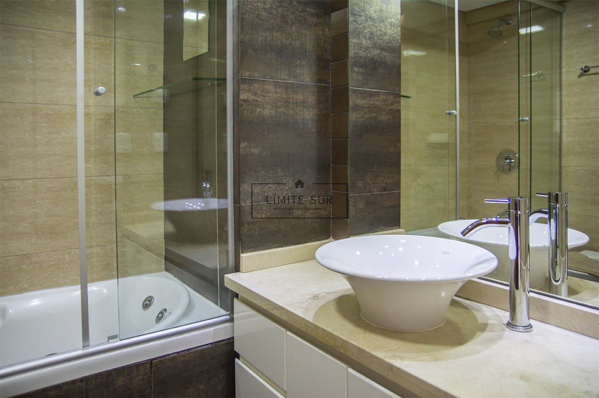 Apartamento ID.209 - MIAMI BOULEVARD, PUNTA DEL ESTE, PLAYA MANSA, DOS DORMITORIOS , PRIMERAS PARADAS 