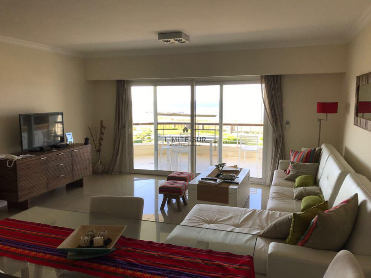Apartamento ID.206 - Comodo e iluminado departamento en venta de 3 dormitorios con preciosa vista al mar. Veramansa