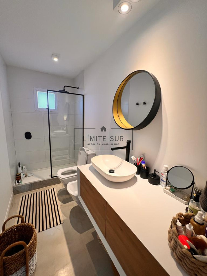 Apartamento ID.217 - Vende espectacular apartamento de 3 dormitorios en Coral Tower, Playa Mansa, Punta del Este 