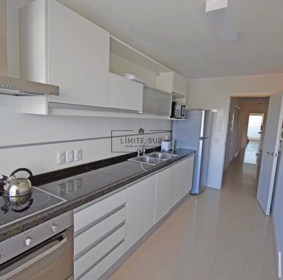Apartamento ID.186 - Departamento de 2 dormitorios con parrillero en venta en Casino Tower