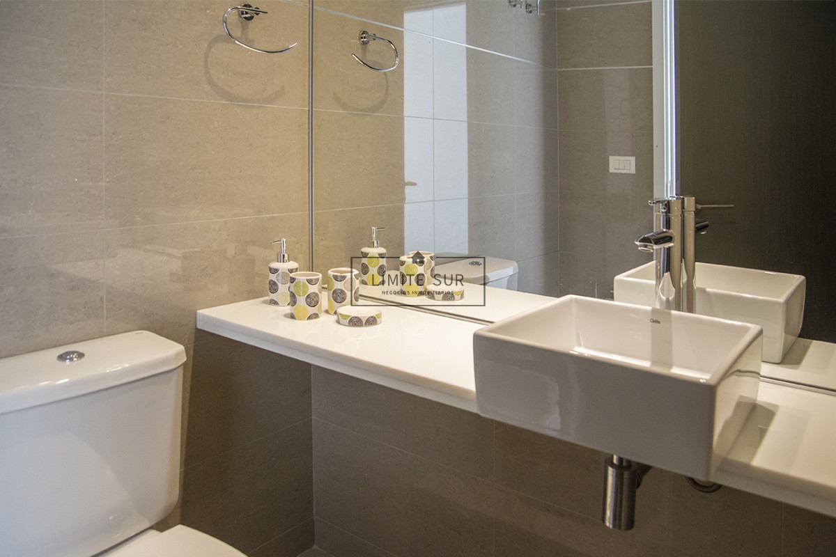 Apartamento ID.187 - Departamento de 2 dormitorios en venta en torre moderna a metros de Playa Mansa.
