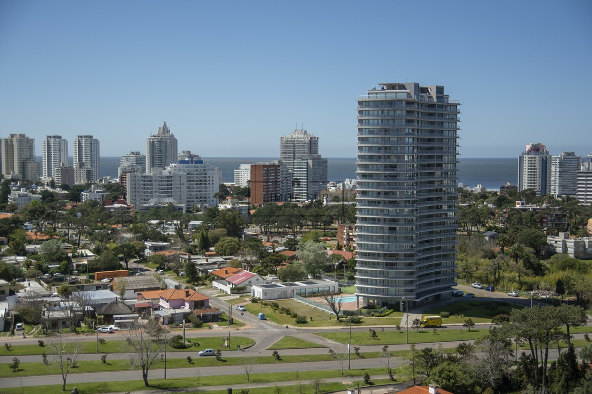 Apartamento ID.209 - MIAMI BOULEVARD, PUNTA DEL ESTE, PLAYA MANSA, DOS DORMITORIOS , PRIMERAS PARADAS 