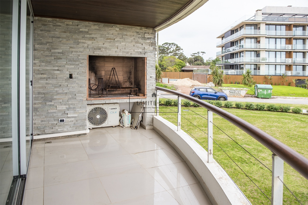 Apartamento ID.214 - Departamento de 3 dormitorios en venta. Gran Oportunidad en Mansa.