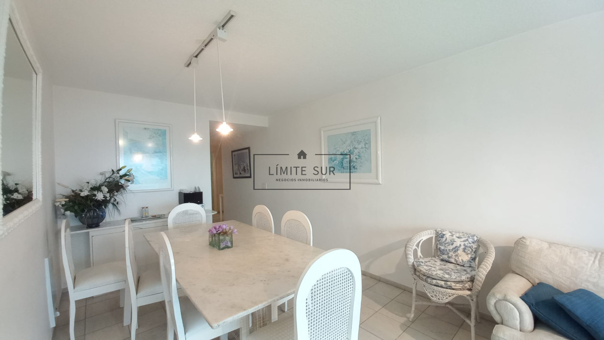 Apartamento ID.213 - Departamento de 3 dormitorios + dependencia en venta, Playa Mansa. Torre Jefferson,.