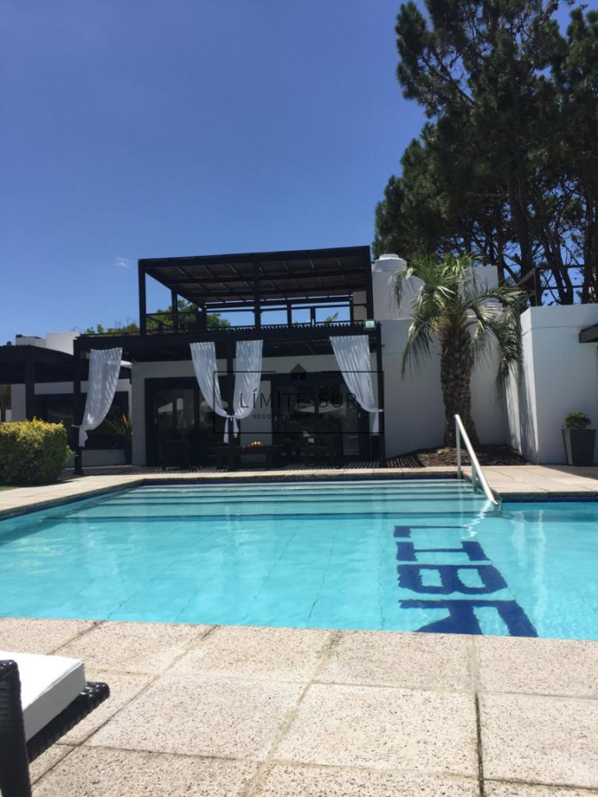 Apartamento ID.207 - Espectacular departamento en Playa Mansa de 3 dormitorios frente al mar!