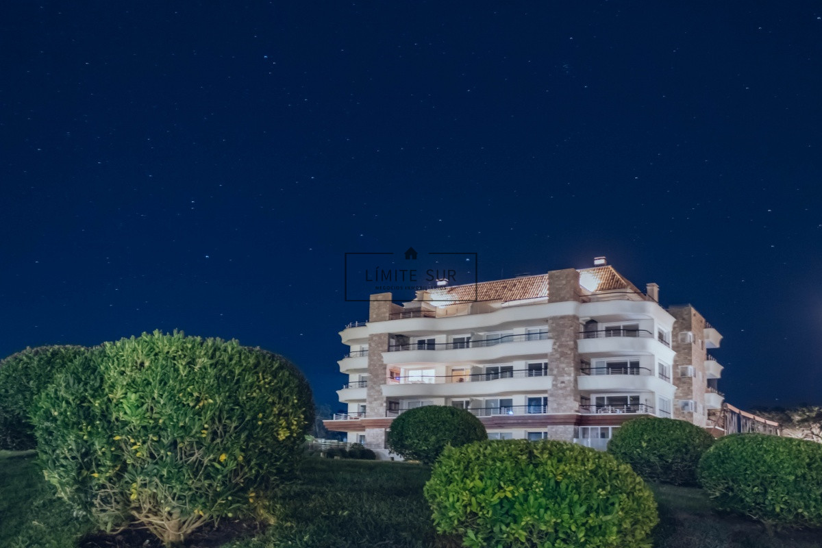 Apartamento ID.206 - Comodo e iluminado departamento en venta de 3 dormitorios con preciosa vista al mar. Veramansa