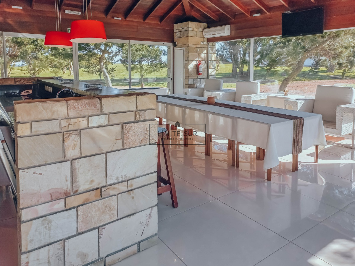 Apartamento ID.206 - Comodo e iluminado departamento en venta de 3 dormitorios con preciosa vista al mar. Veramansa