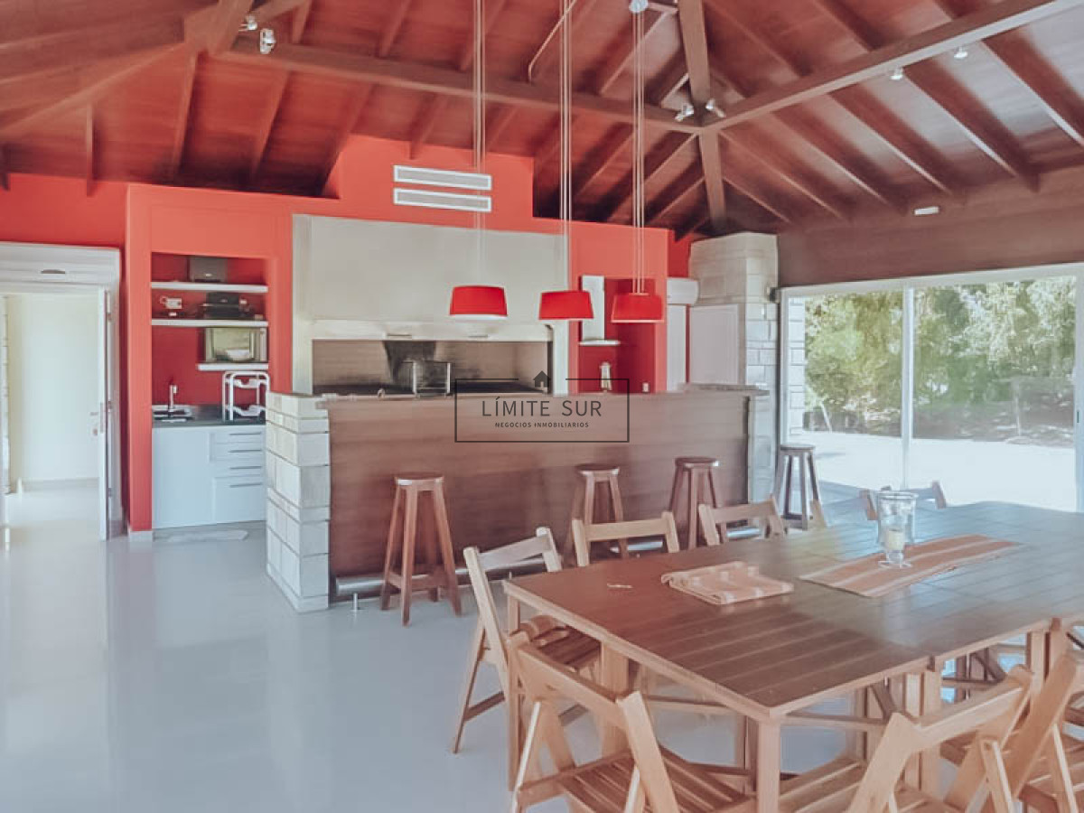 Apartamento ID.206 - Comodo e iluminado departamento en venta de 3 dormitorios con preciosa vista al mar. Veramansa