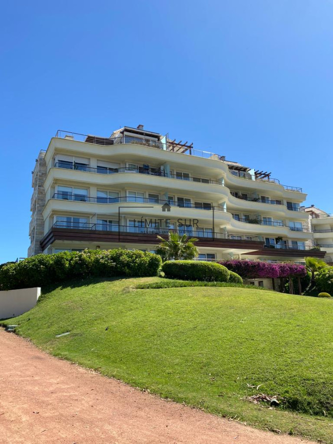 Apartamento ID.206 - Comodo e iluminado departamento en venta de 3 dormitorios con preciosa vista al mar. Veramansa