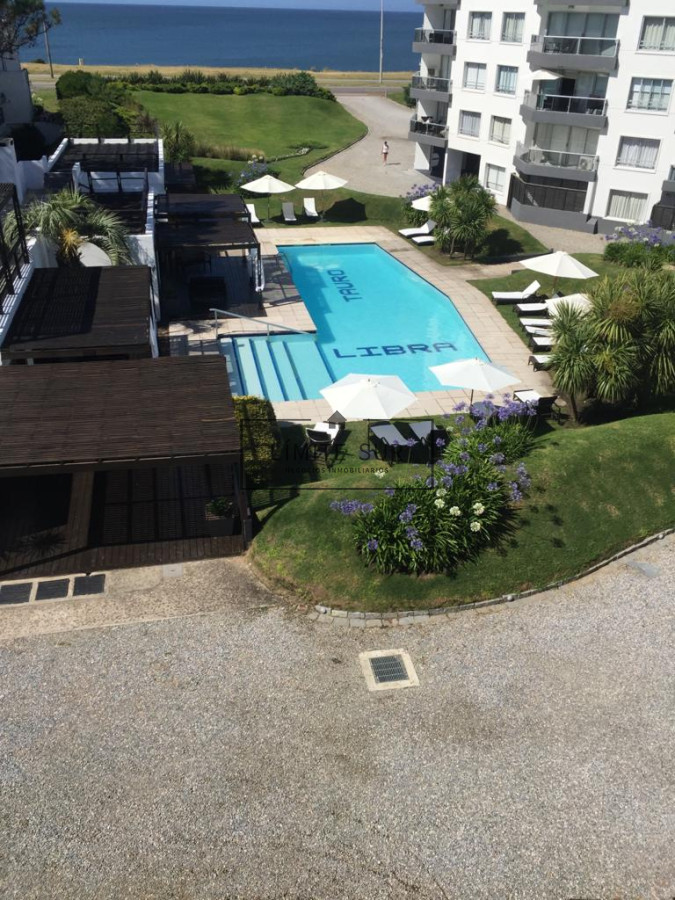 Apartamento ID.207 - Espectacular departamento en Playa Mansa de 3 dormitorios frente al mar!