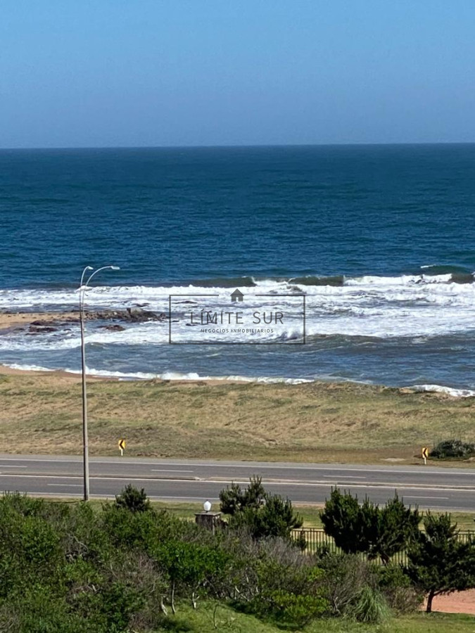 Apartamento ID.206 - Comodo e iluminado departamento en venta de 3 dormitorios con preciosa vista al mar. Veramansa