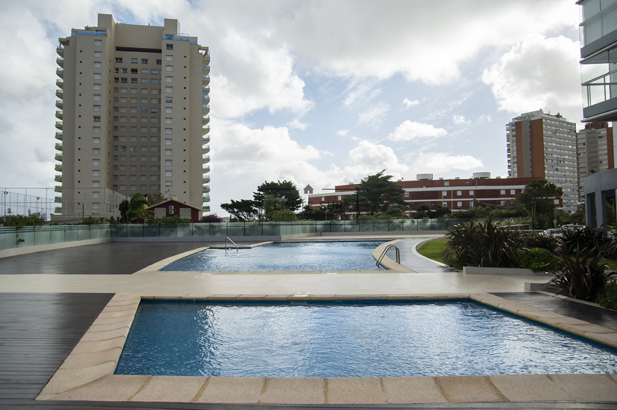 Apartamento ID.209 - MIAMI BOULEVARD, PUNTA DEL ESTE, PLAYA MANSA, DOS DORMITORIOS , PRIMERAS PARADAS 
