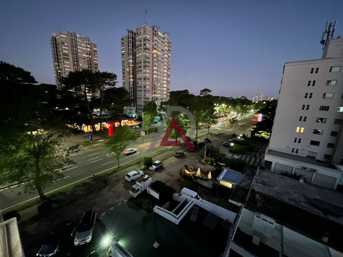 Apartamento ID.89 - Vende apartamento de 2 dormitorios en Punta del Este 