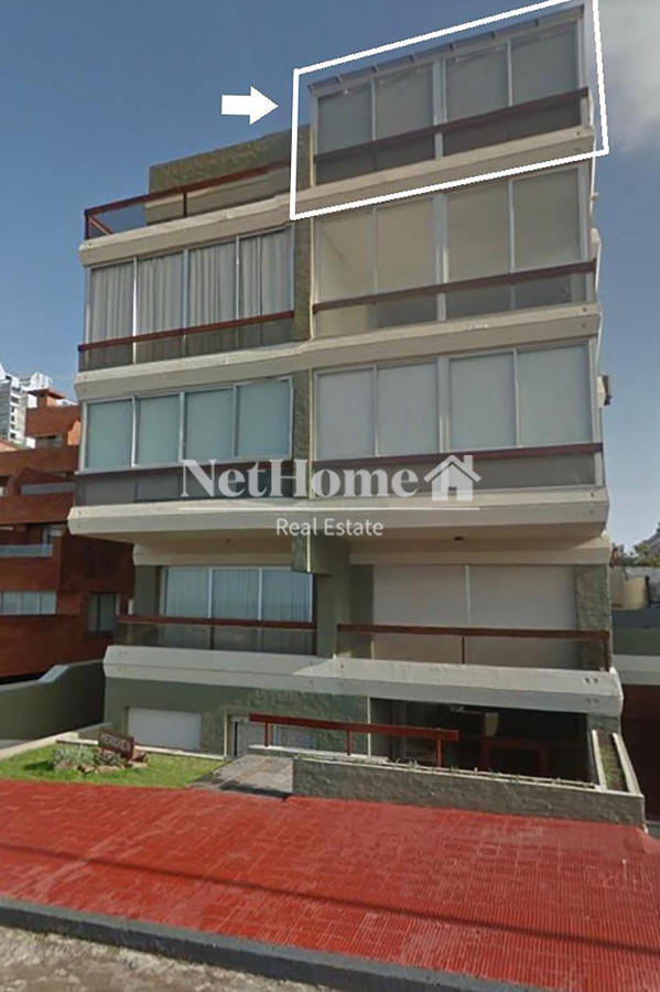 Apartamento ID.344 - Península Departamento de 3 dormitorio con parrillero ultimo piso frente al mar.