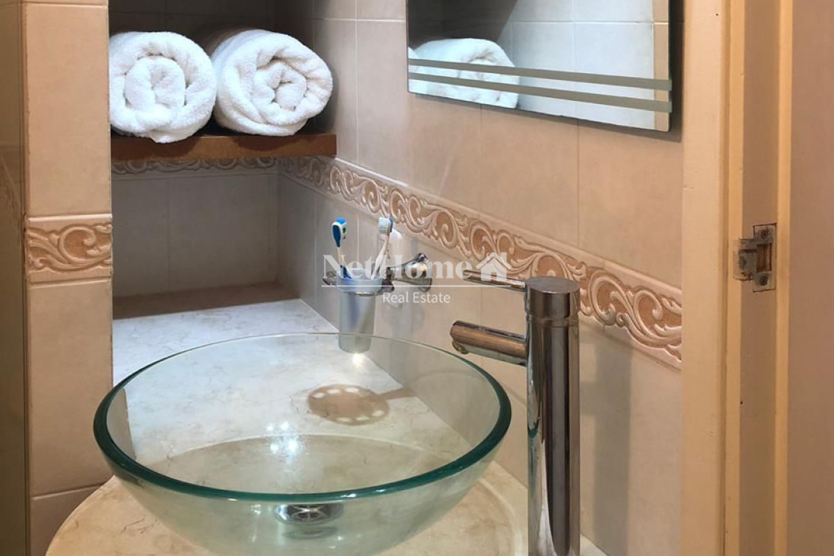 Apartamento ID.344 - Península Departamento de 3 dormitorio con parrillero ultimo piso frente al mar.