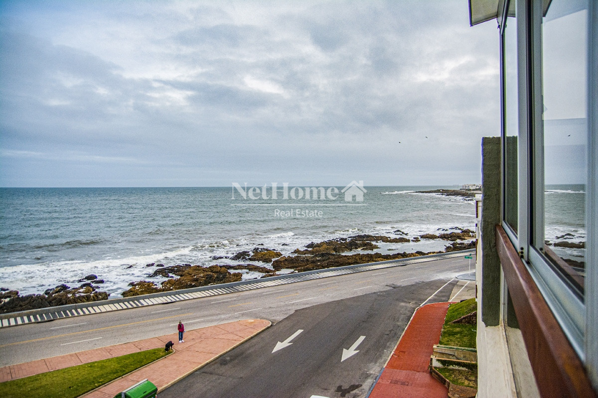 Apartamento ID.344 - Península Departamento de 3 dormitorio con parrillero ultimo piso frente al mar.