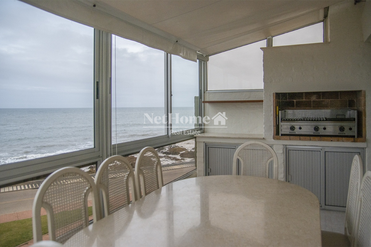 Apartamento ID.344 - Península Departamento de 3 dormitorio con parrillero ultimo piso frente al mar.
