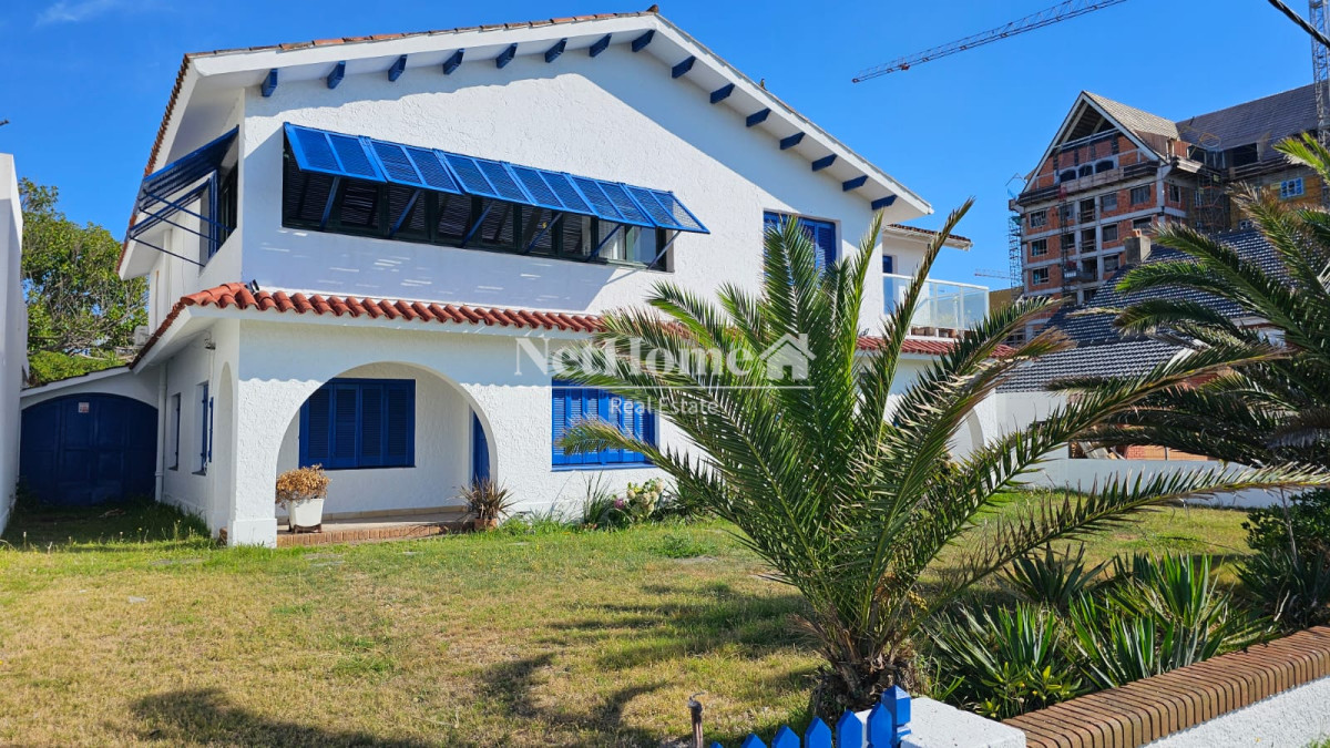 Casa ID.49 - Importante residencia frente al mar en venta.