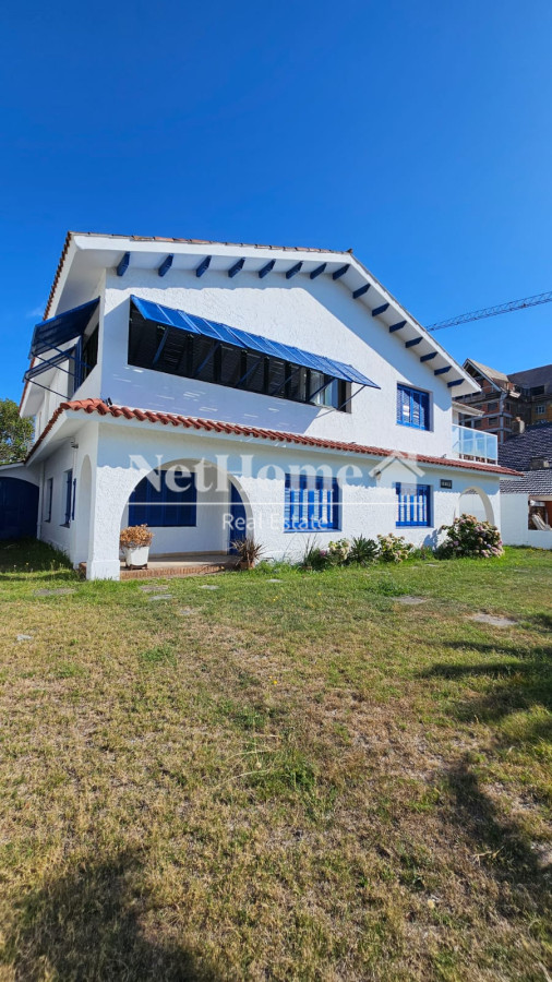 Casa ID.49 - Importante residencia frente al mar en venta.