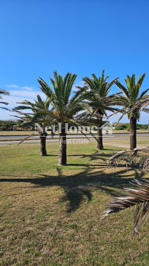 Casa ID.49 - Importante residencia frente al mar en venta.