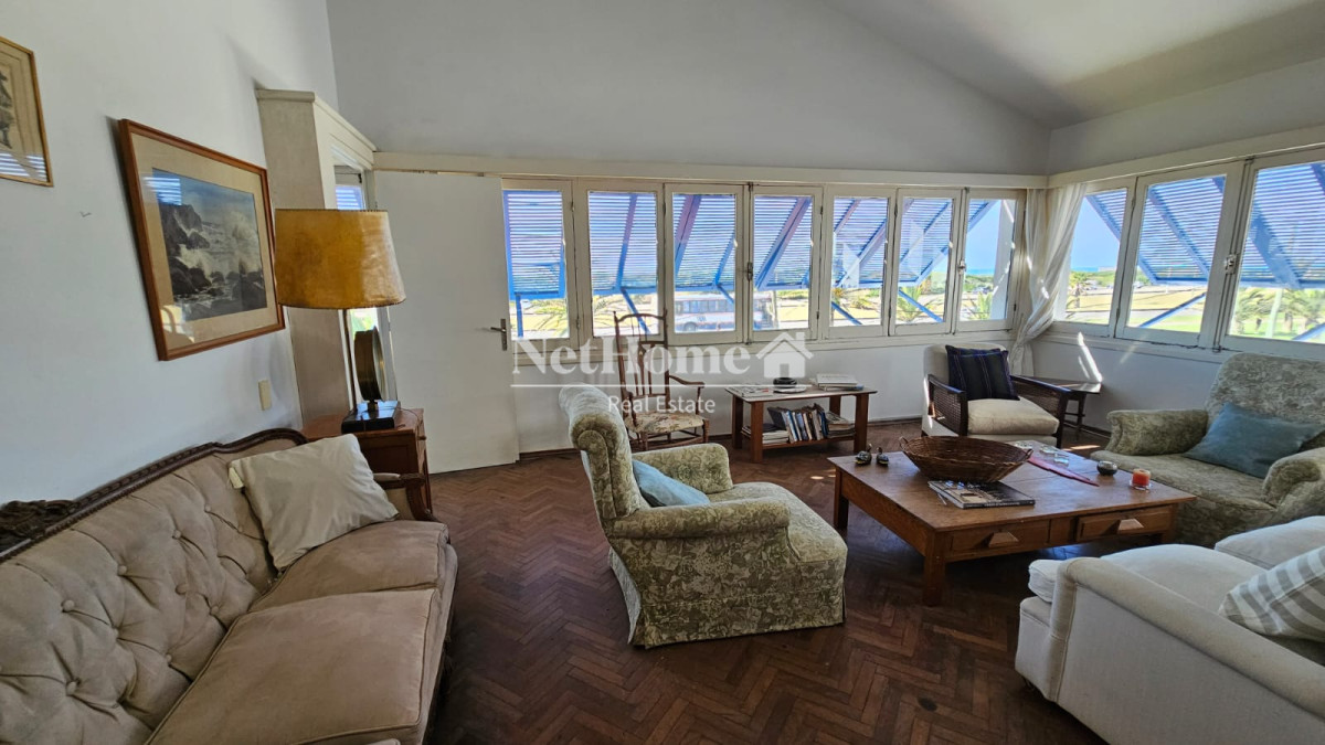 Casa ID.49 - Importante residencia frente al mar en venta.