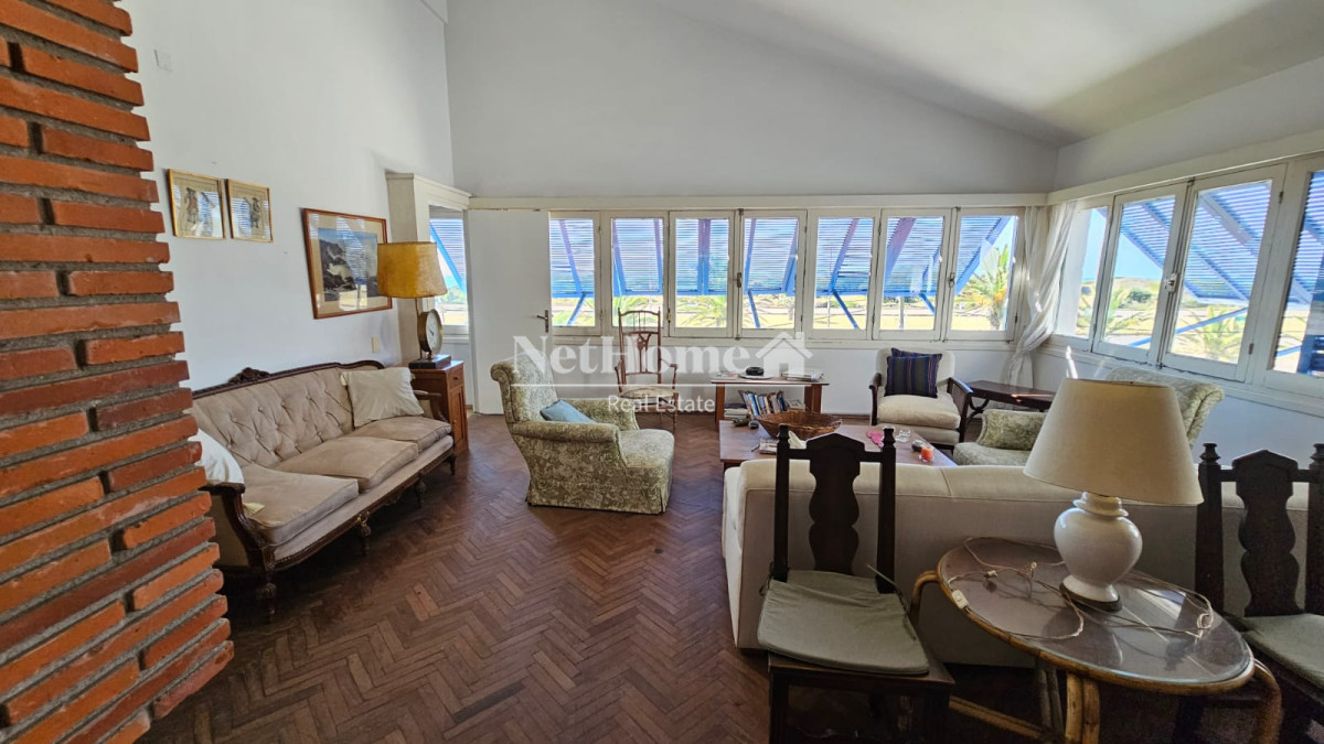 Casa ID.49 - Importante residencia frente al mar en venta.