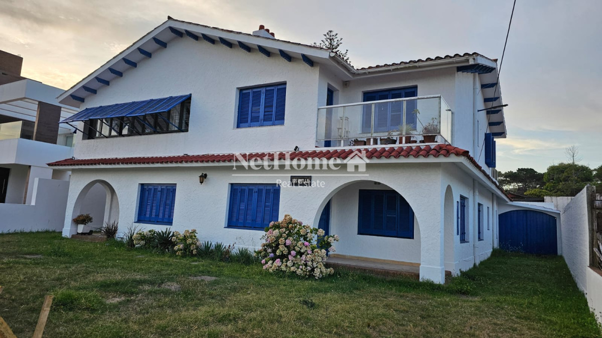 Casa ID.49 - Importante residencia frente al mar en venta.