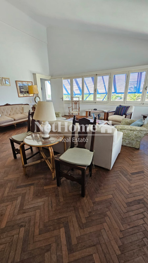 Casa ID.49 - Importante residencia frente al mar en venta.