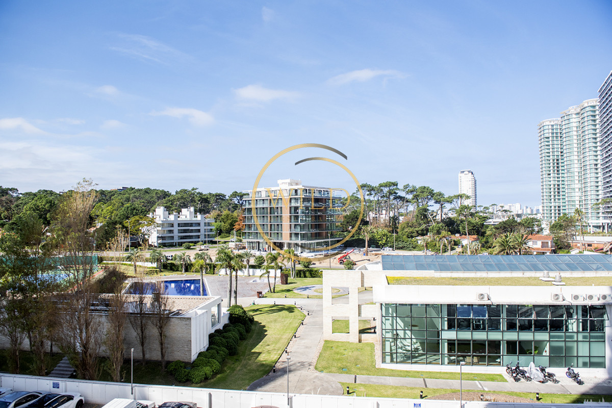 Apartamento ID.2340 - Vende apartamento de 3 dormitorios en Mansa, Punta del Este.