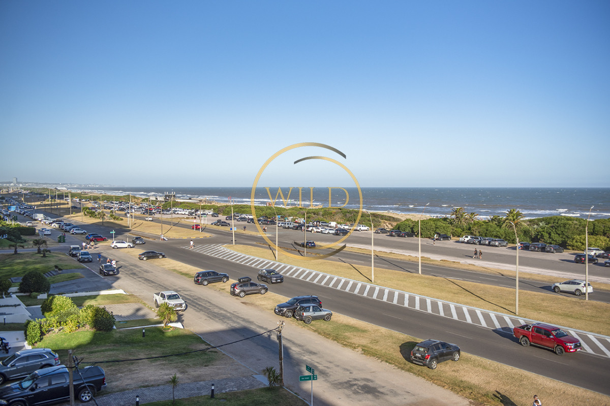 Apartamento ID.2237 - Apartamento Penthouse, frente al mar, playa brava, 3 dormitorios con hermosa vista