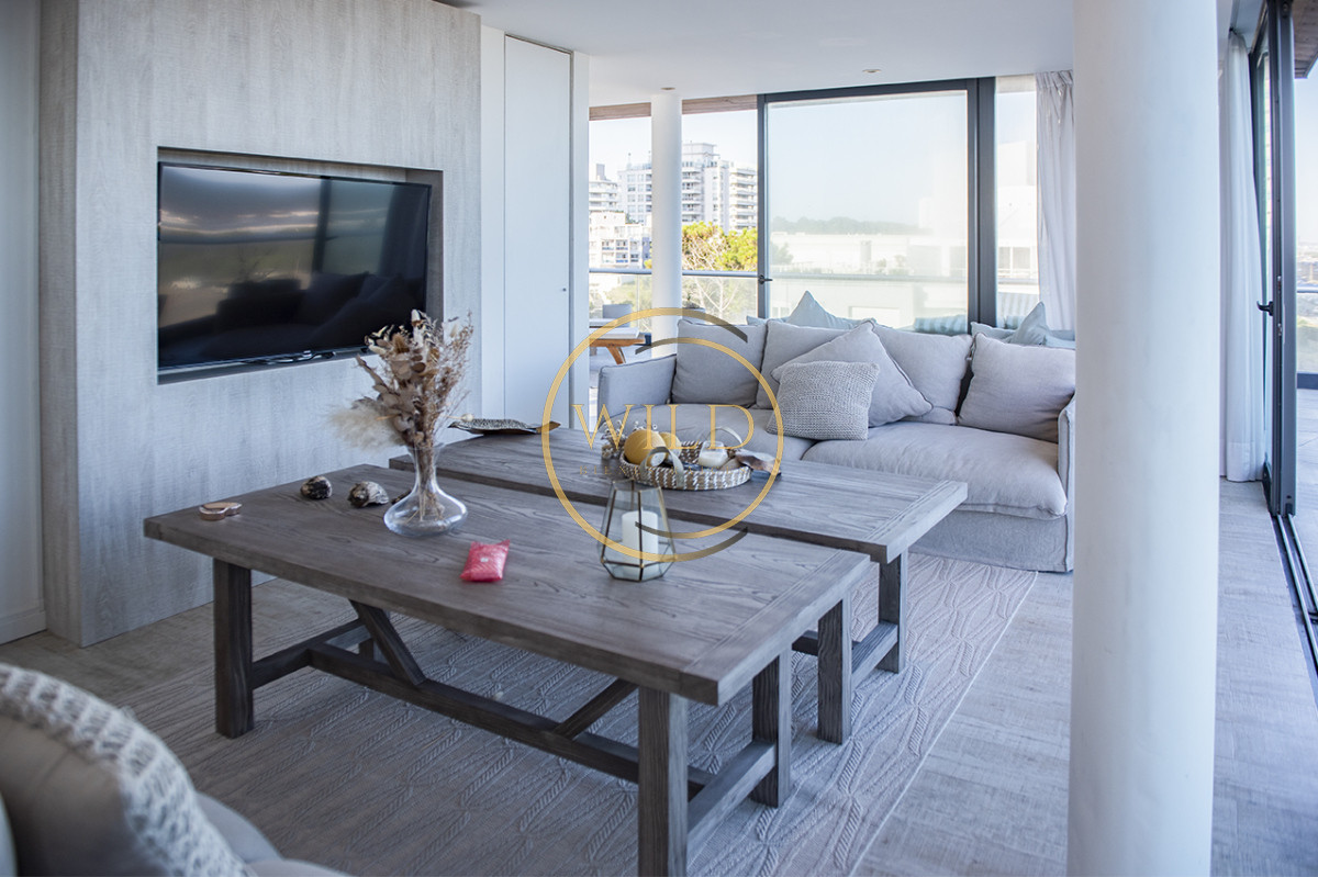 Apartamento ID.2237 - Apartamento Penthouse, frente al mar, playa brava, 3 dormitorios con hermosa vista