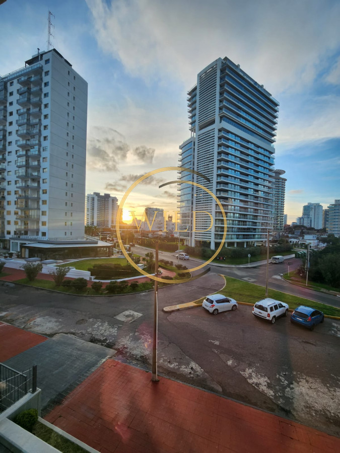 Apartamento ID.1857 - Departamento de 1 dormitorio en venta en complejo frente al mar. 