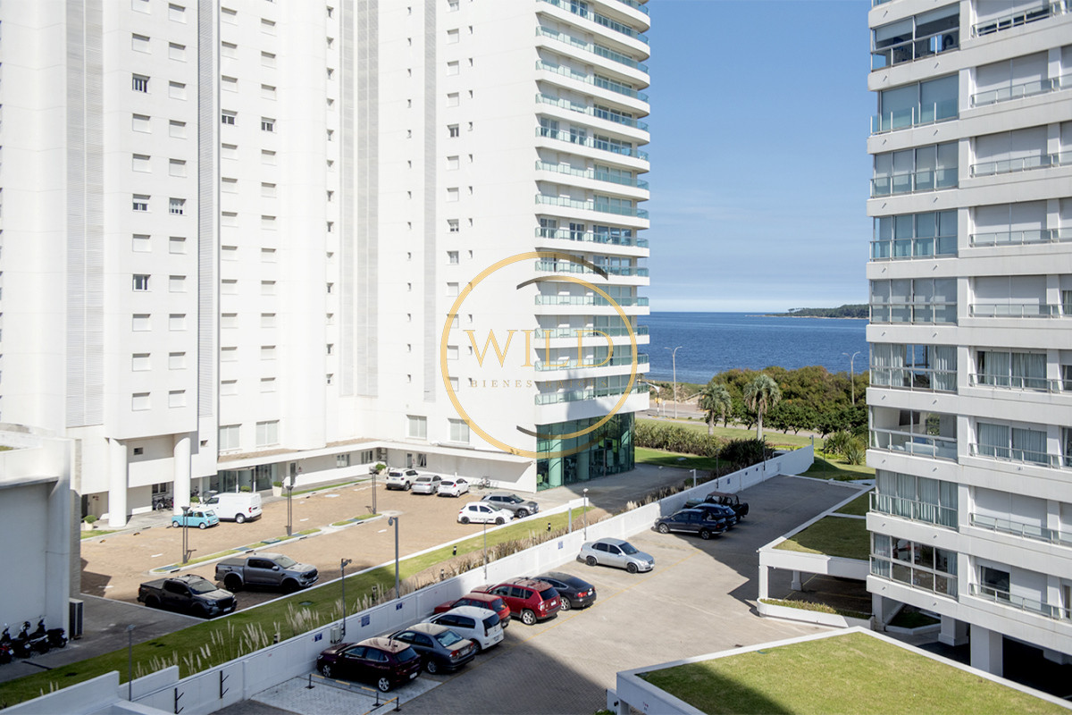 Apartamento ID.2340 - Vende apartamento de 3 dormitorios en Mansa, Punta del Este.