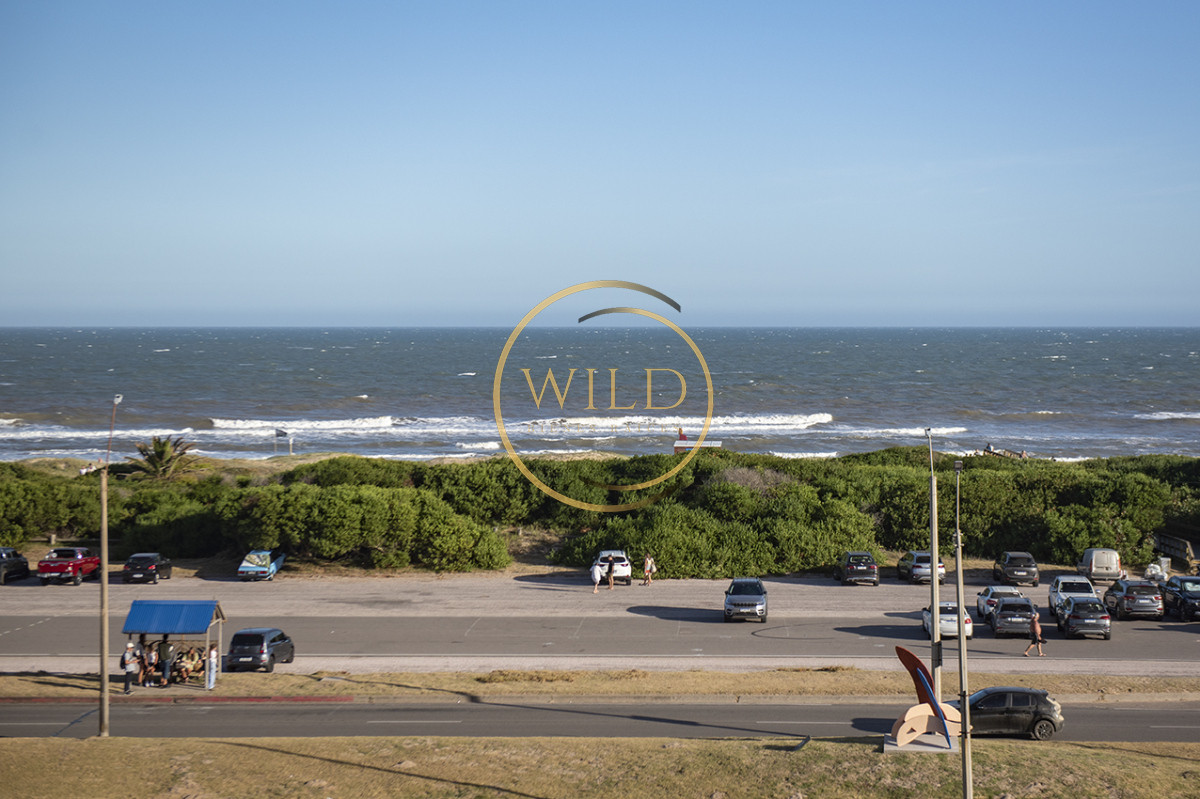 Apartamento ID.2237 - Apartamento Penthouse, frente al mar, playa brava, 3 dormitorios con hermosa vista