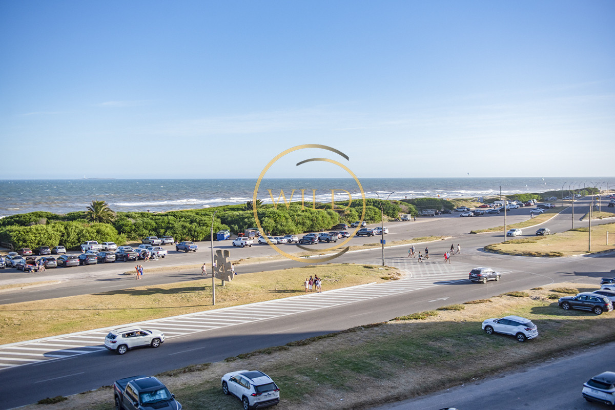 Apartamento ID.2237 - Apartamento Penthouse, frente al mar, playa brava, 3 dormitorios con hermosa vista
