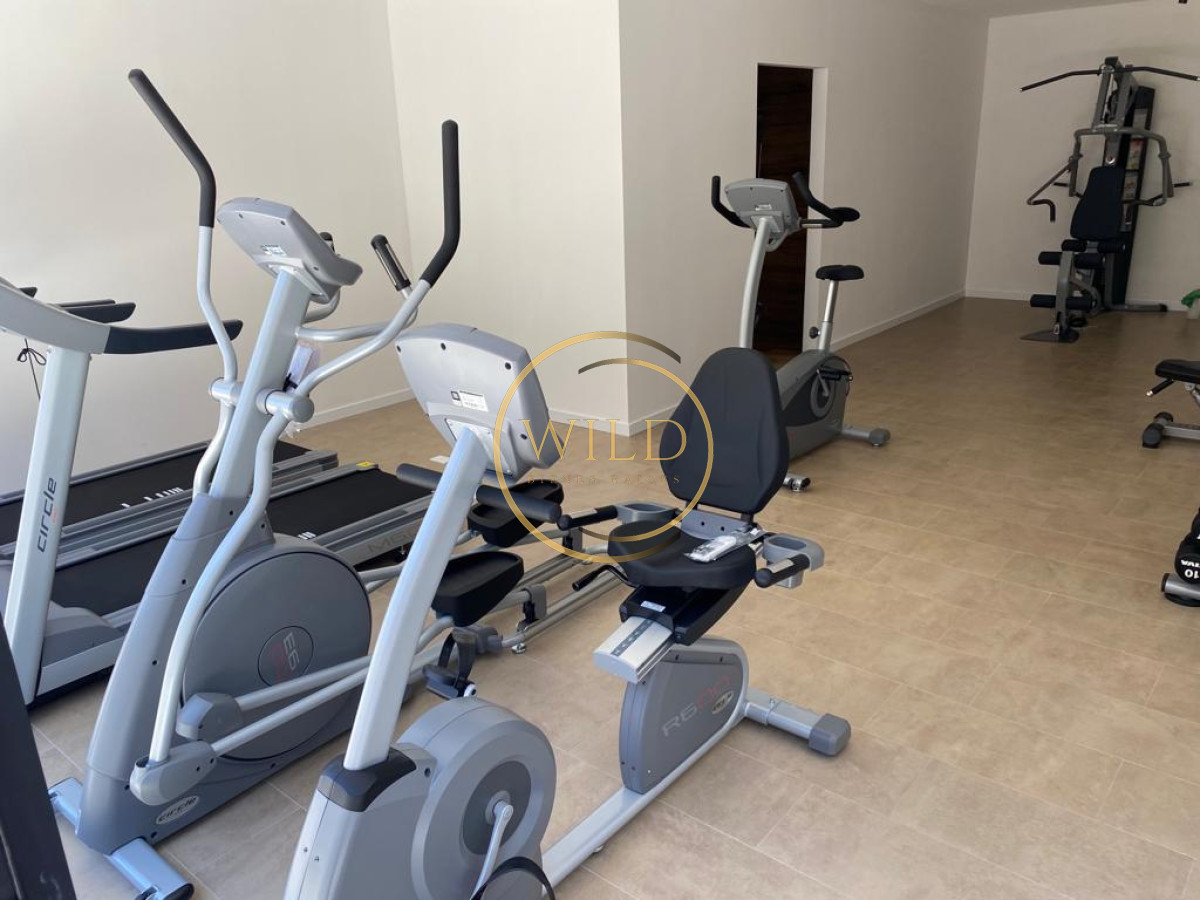 Apartamento ID.2235 - Vende oportunidad en Playa Mansa, primera línea de 2 dormitorios en Punta del Este 
