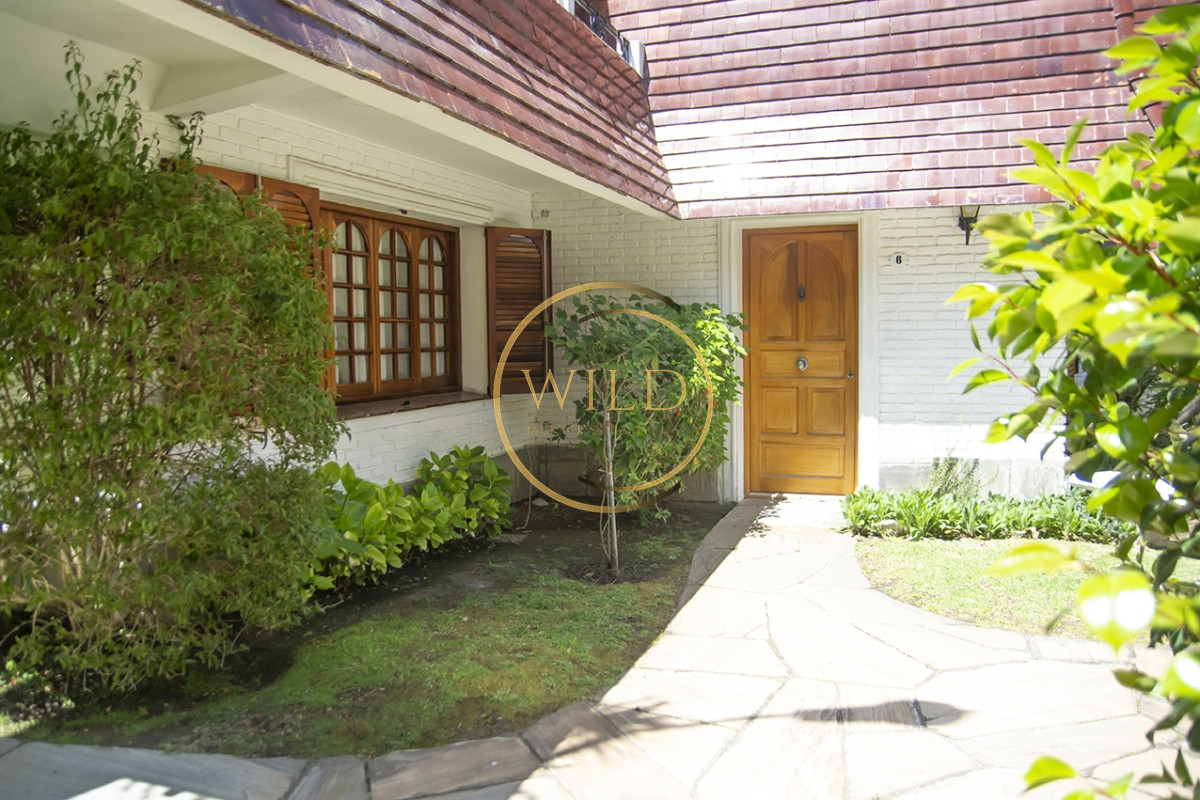 Apartamento ID.2296 - Casa en venta 2 dormitorios en Playa Mansa, Punta del Este. 