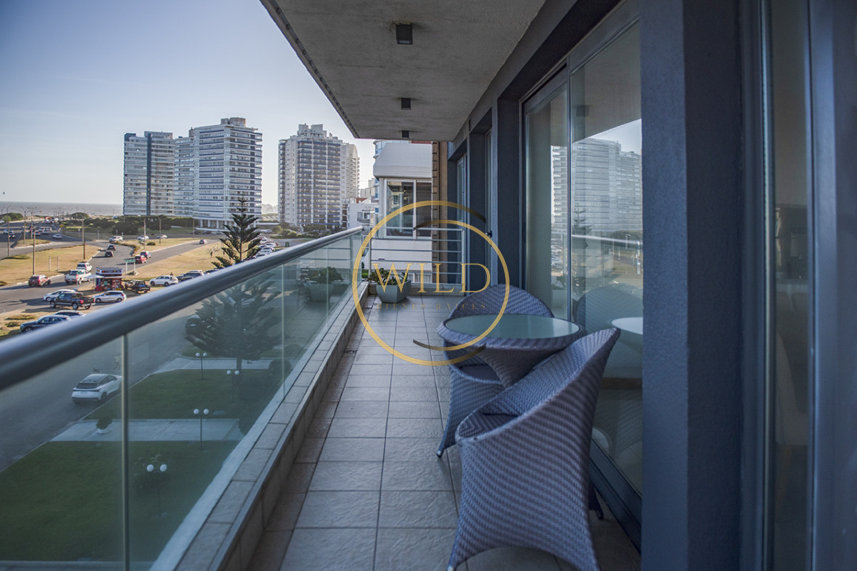 Apartamento ID.2237 - Apartamento Penthouse, frente al mar, playa brava, 3 dormitorios con hermosa vista