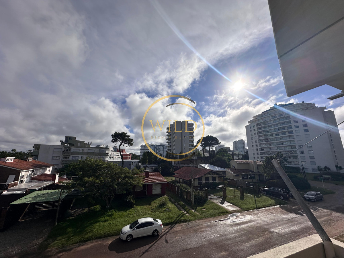 Apartamento ID.2419 - Departamento de 2 dormitorios con 2 baños en venta