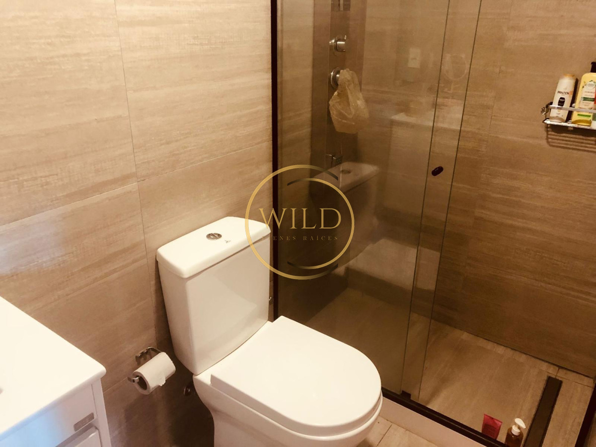 Apartamento ID.2235 - Vende oportunidad en Playa Mansa, primera línea de 2 dormitorios en Punta del Este 