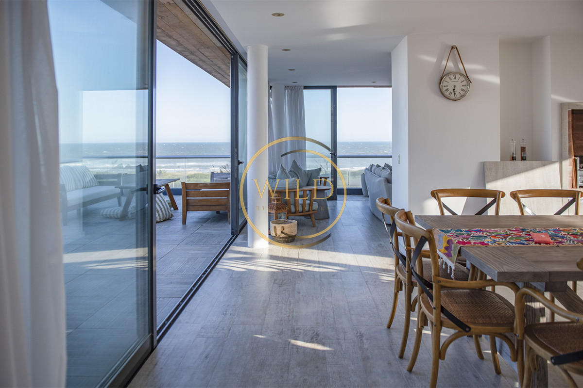 Apartamento ID.2237 - Apartamento Penthouse, frente al mar, playa brava, 3 dormitorios con hermosa vista