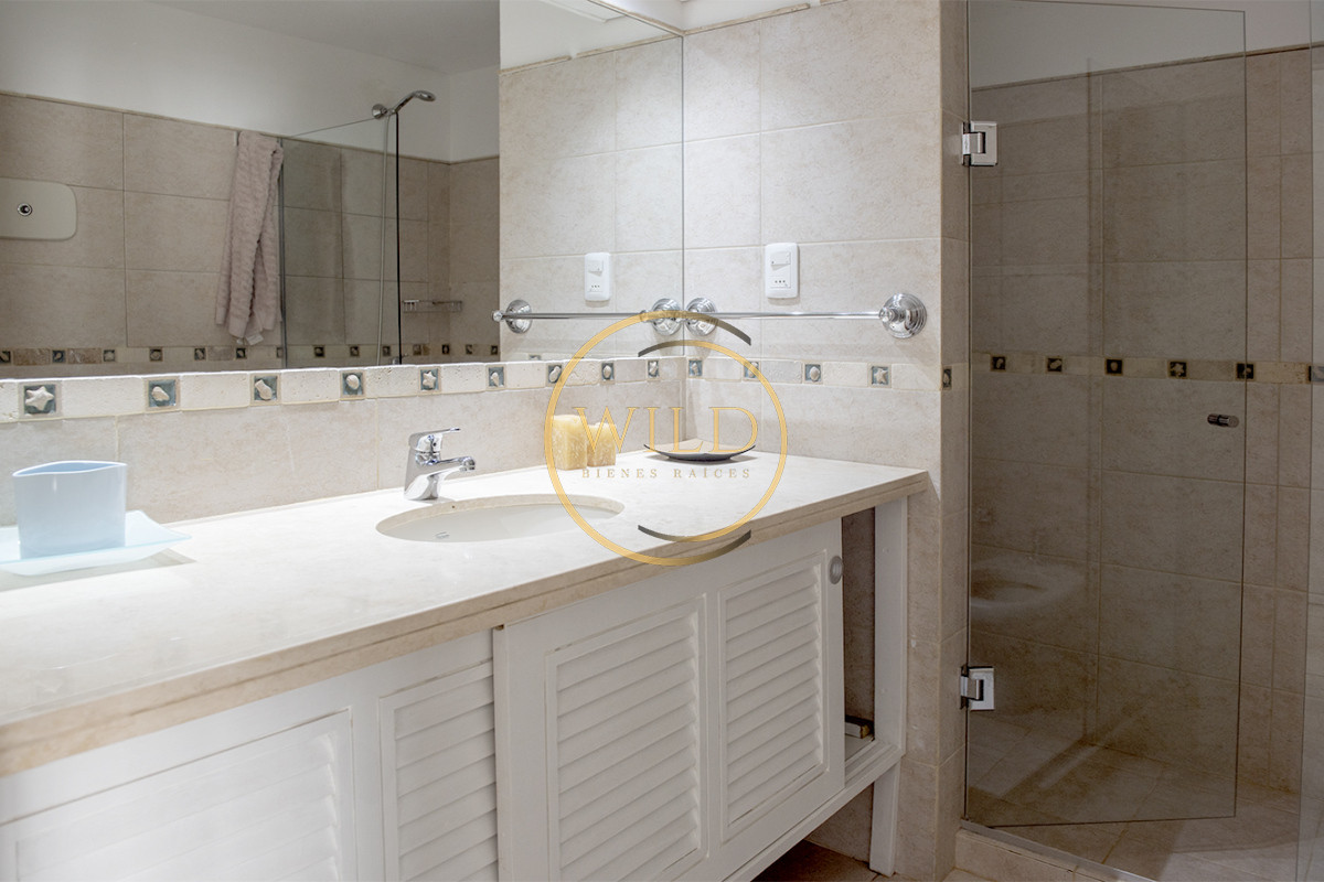 Apartamento ID.2340 - Vende apartamento de 3 dormitorios en Mansa, Punta del Este.