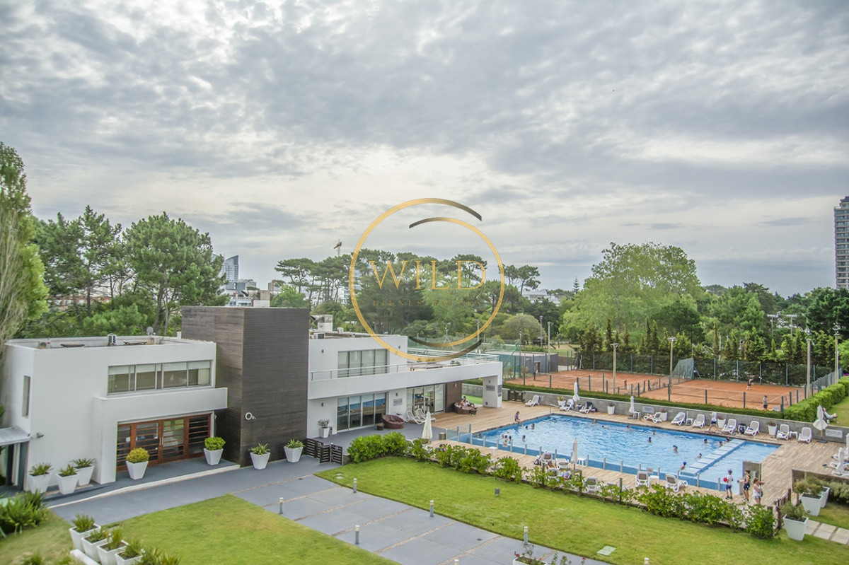 Apartamento ID.1840 - Departamento de 1 dormitorio y medio en venta en complejo con amenities. Playa Brava