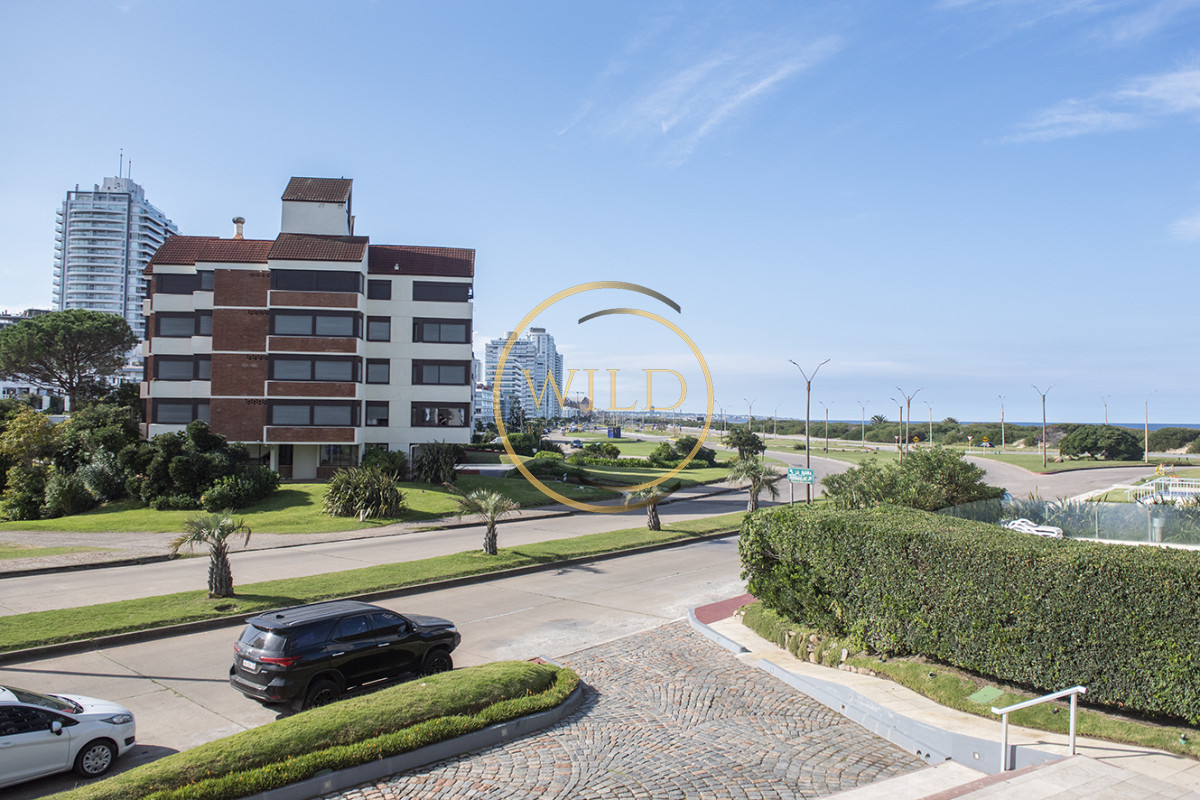 Apartamento ID.2311 - Vende departamento de 3 dormitorios en Ocean Tower, Punta del Este 